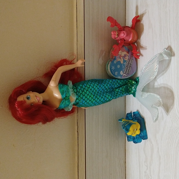 Vintage Ariel Doll + Bonus Sebastian Wind Up Toy + Bonus Towel + Bonus Flounder - Picture 1 of 3